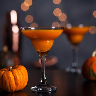 Halloween pumpkintini cocktail recipe